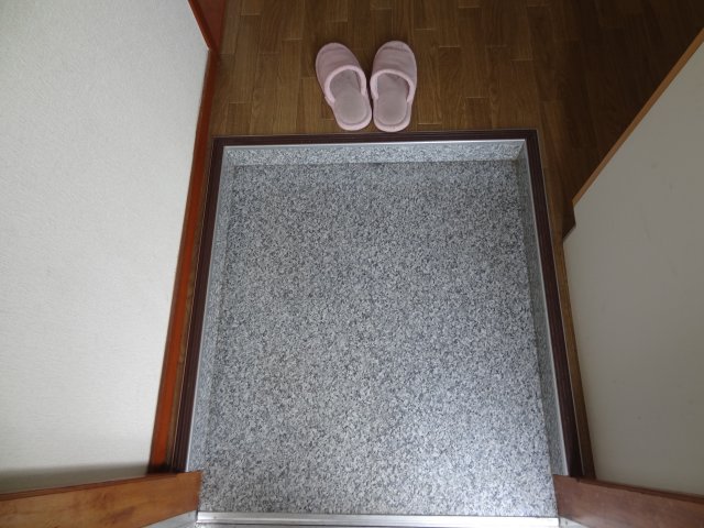 玄関　現況が相違する場合は現況を優先致します。