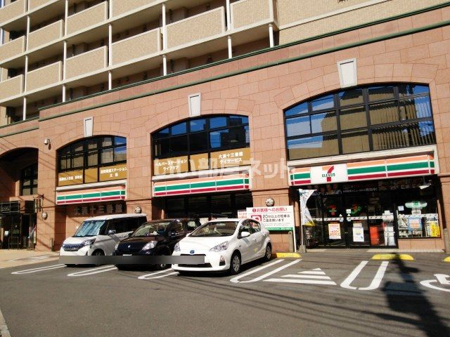 コンビニ　セブンイレブン大浦店（コンビニ）まで749m