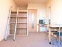 居室・リビング　ハイベッドタイプのお部屋です