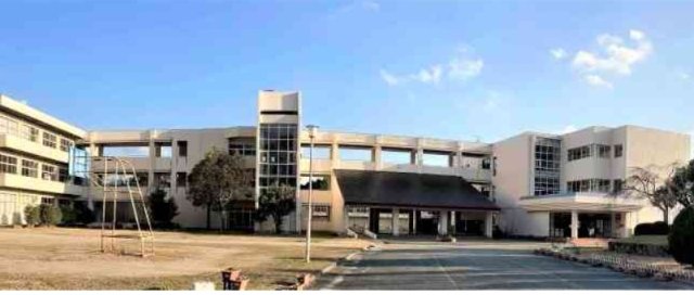 中学校　猪名川町立清陵中学校（中学校）まで737m