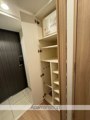 ALTERNA護国寺の玄関写真