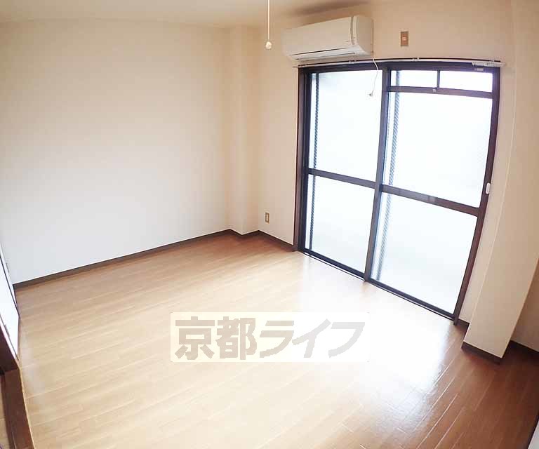 居室・リビング　フローリングでキレイです