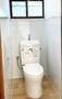 トイレ　新品で明るいトイレです。換気扇も新品。