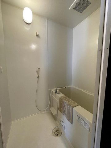 バス・シャワールーム　浴槽もあるのでたまにはゆっくり全身浴