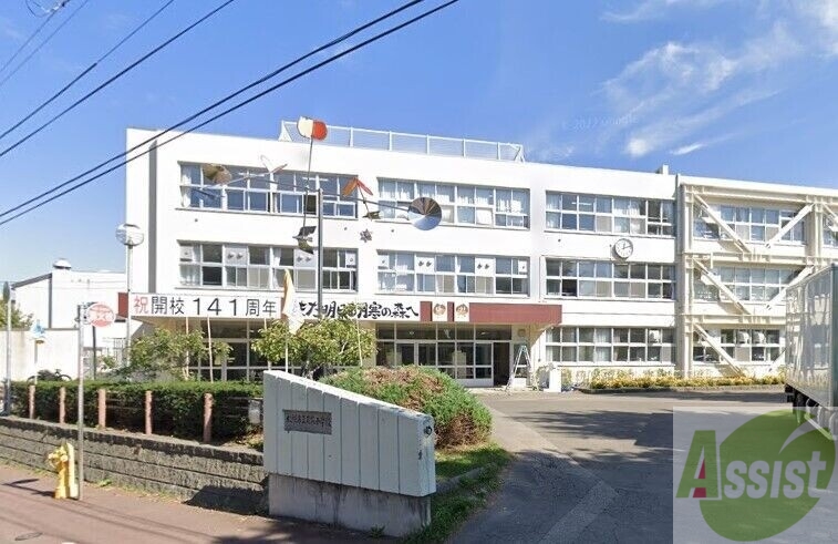 小学校　札幌市立月寒小学校（小学校）まで812m