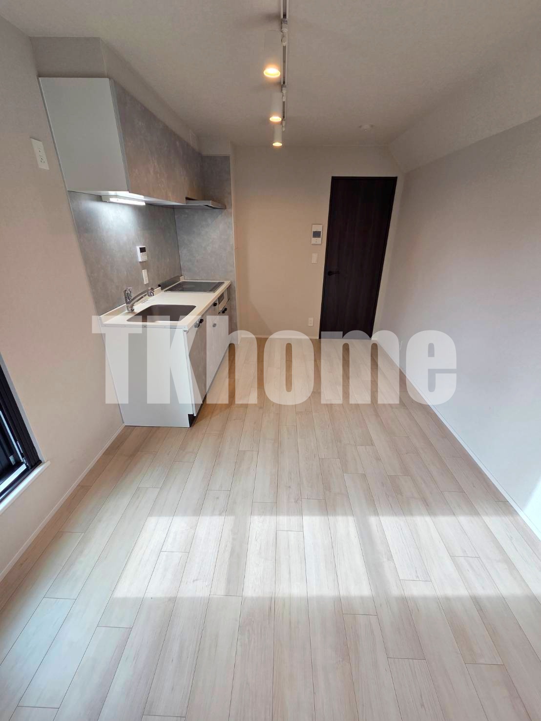 居室・リビング　明るいリビング