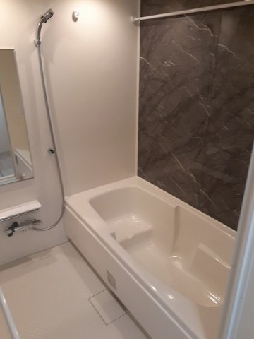 バス・シャワールーム　落ち着いた空間のお風呂です