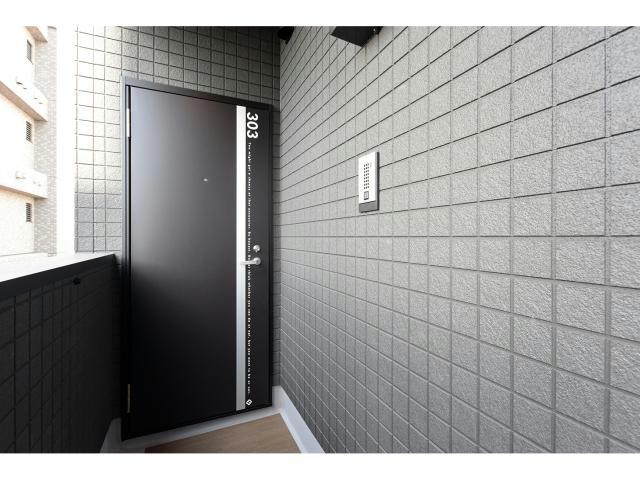 玄関　他号室の写真になります。