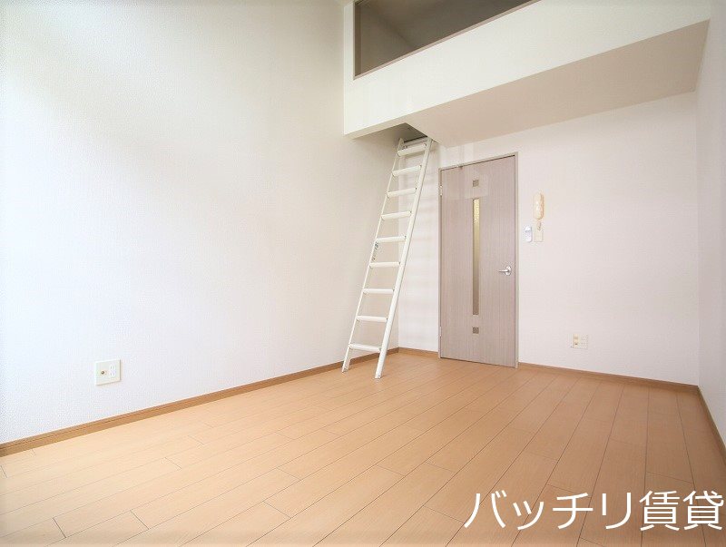 居室・リビング　同型タイプの為、現状を優先致します。