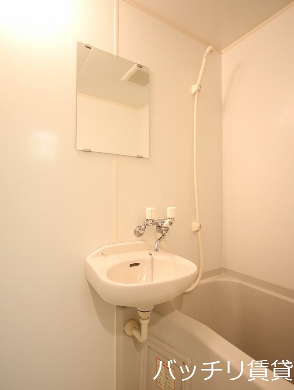 洗面設備　画像は同型タイプの為現状を優先致します。