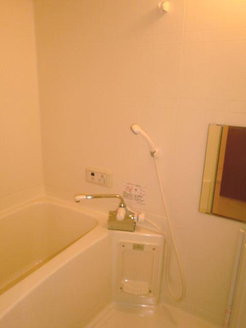 バス・シャワールーム　浴室乾燥機あります。