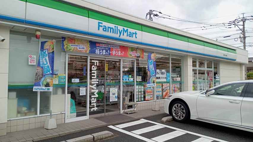 コンビニ　ファミリーマート那珂川片縄店（コンビニ）まで372m