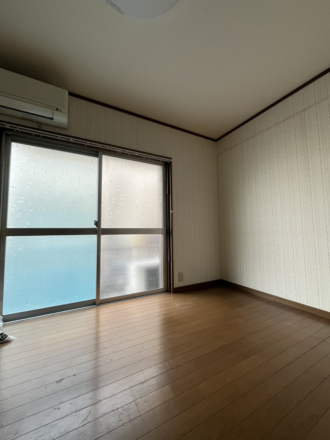 その他部屋・スペース　一階6帖の洋室は南向きで明るい空間です！