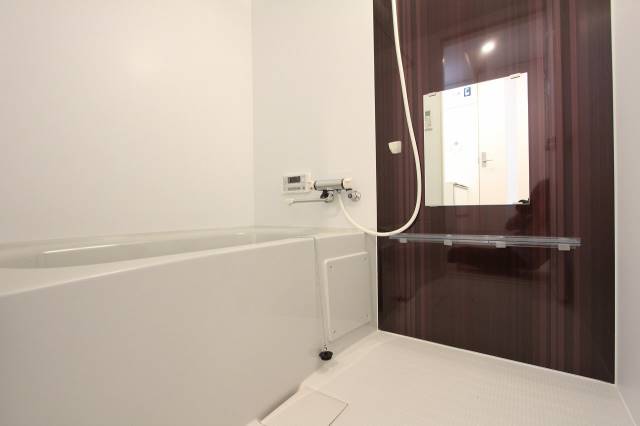 バス・シャワールーム　カラーパネルと浴室乾燥で見た目も機能性も◎