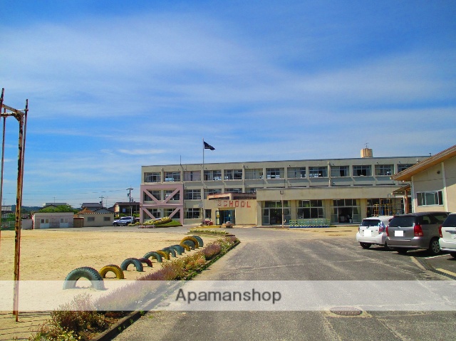 小学校　桔梗が丘小学校（小学校）まで247m