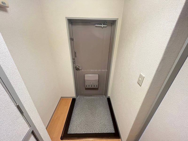 玄関　写真は別室