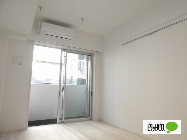 居室・リビング　（別室写真です）