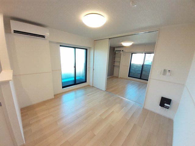 居室・リビング　こちらのリビングで趣味の時間をお楽しみください