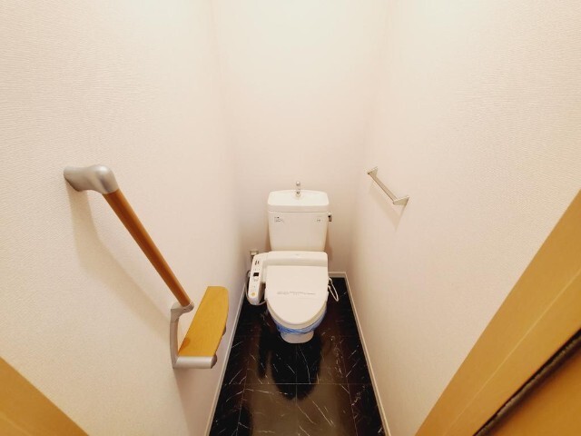 トイレ　同物件別室のイメージ画像となります　反転した間取りとなります