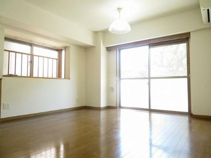 居室・リビング　同タイプのお写真です