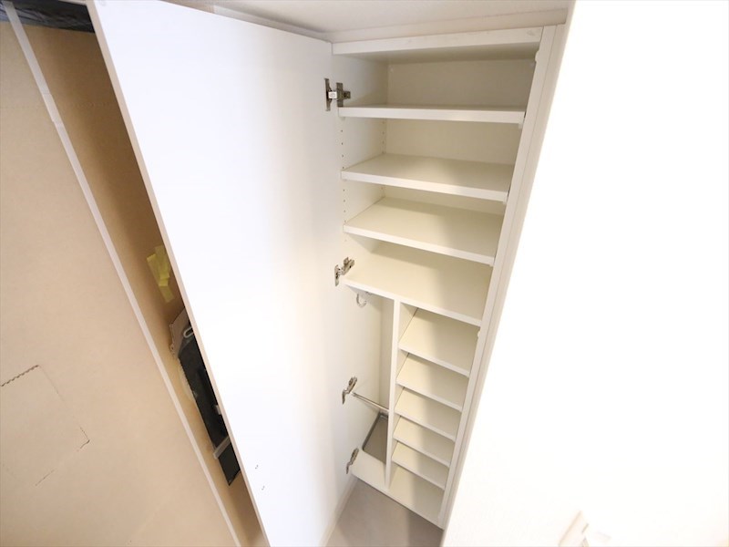 玄関　玄関　シューズボックス付（収納充実してます）