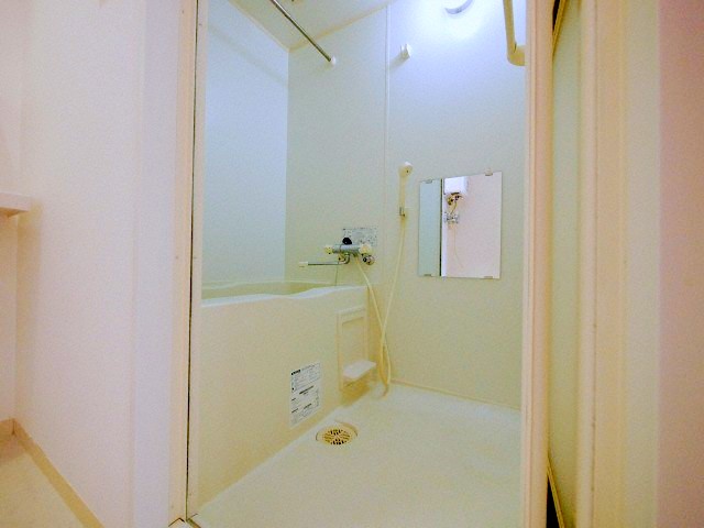 バス・シャワールーム　浴室乾燥機付きのお風呂です♪