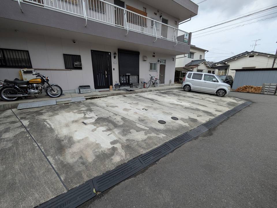 駐車場　駐車場