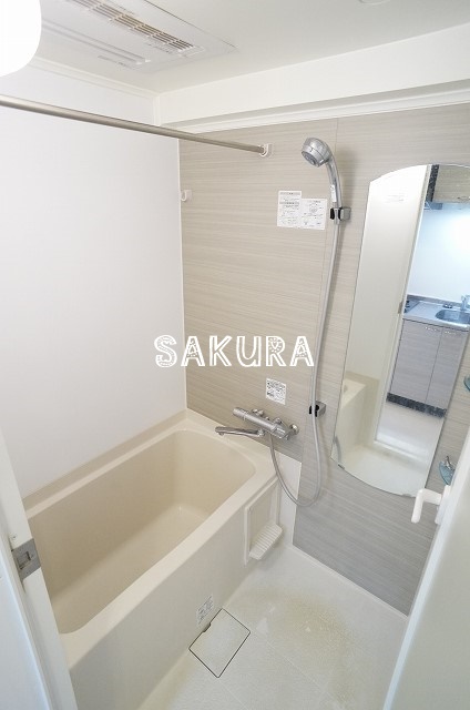 バス・シャワールーム　雨の日でも安心の浴室乾燥機付きです♪