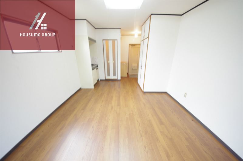 居室・リビング　こちらの居間で趣味の時間をお楽しみください