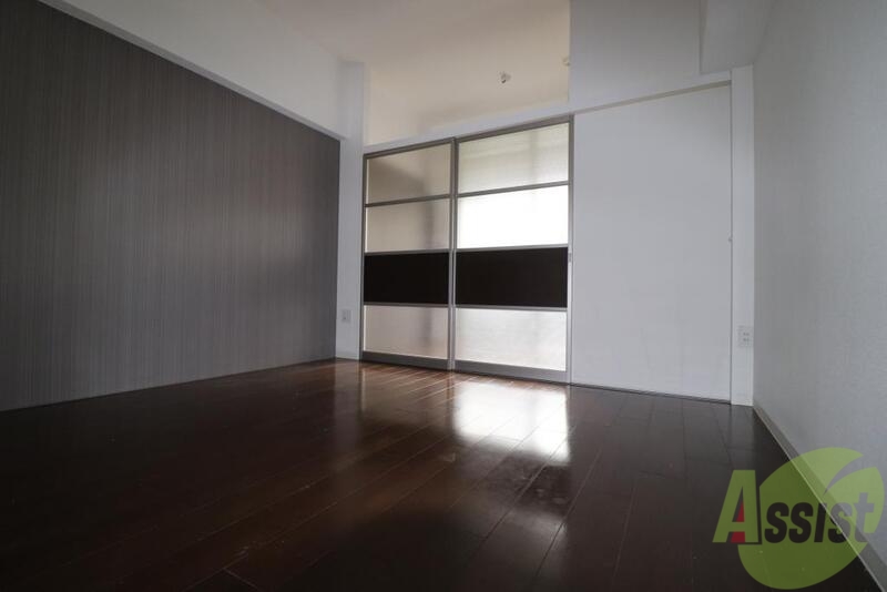 居室・リビング　綺麗なフローリング貼りの室内です