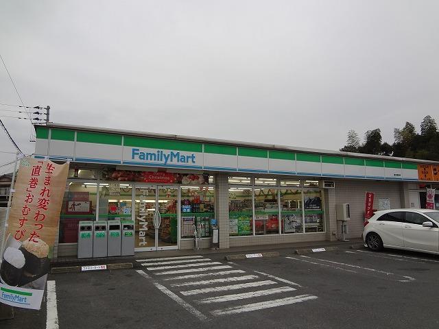 コンビニ　ファミリーマート／直方感田店（コンビニ）まで321m
