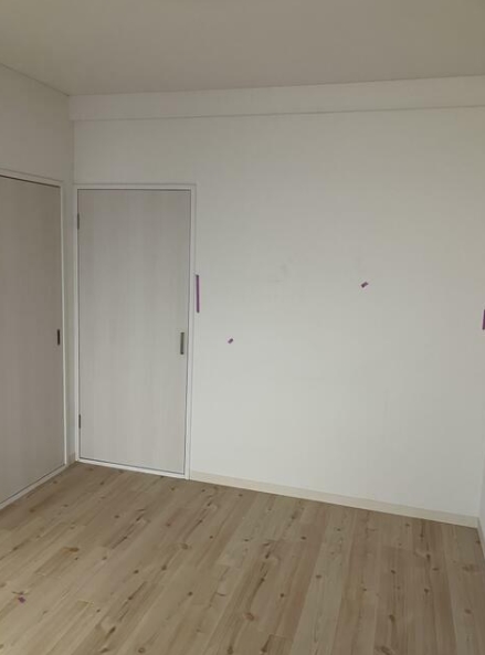 居室・リビング　最上階・角部屋・三面採光☆