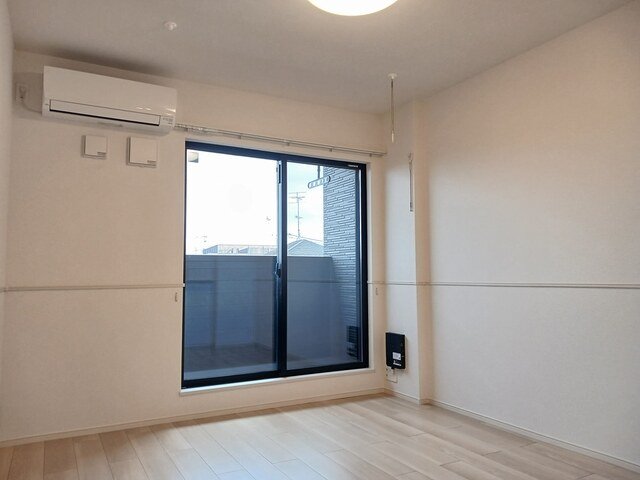 居室・リビング　こちらのリビングで趣味の時間をお楽しみください