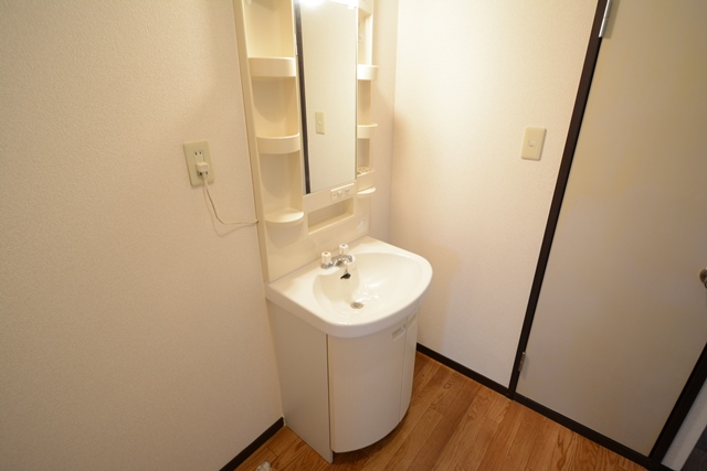 洗面設備　独立洗面化粧台が付いています☆