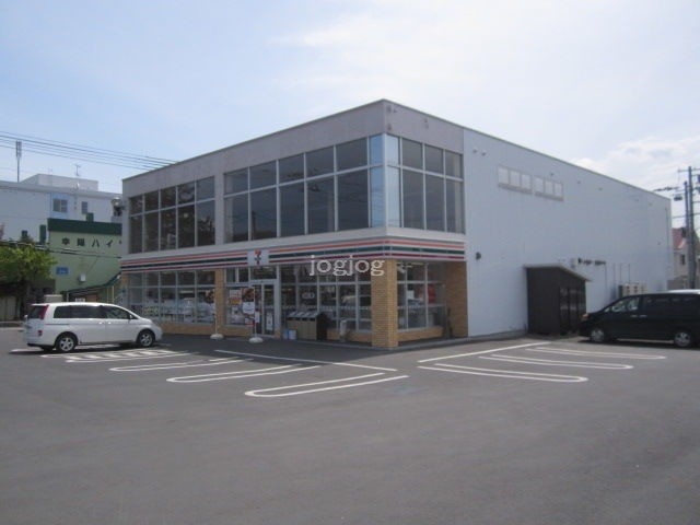 コンビニ　セブンイレブン北見幸町店（コンビニ）まで756m