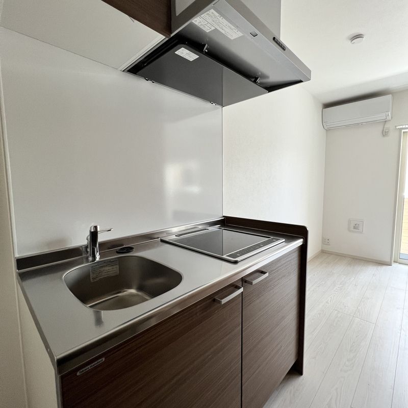 キッチン　同物件別部屋内装写真参照