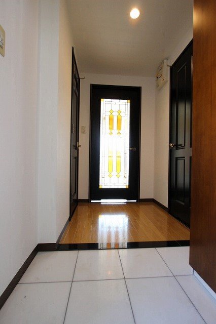 玄関　同物件、別号室のものです。