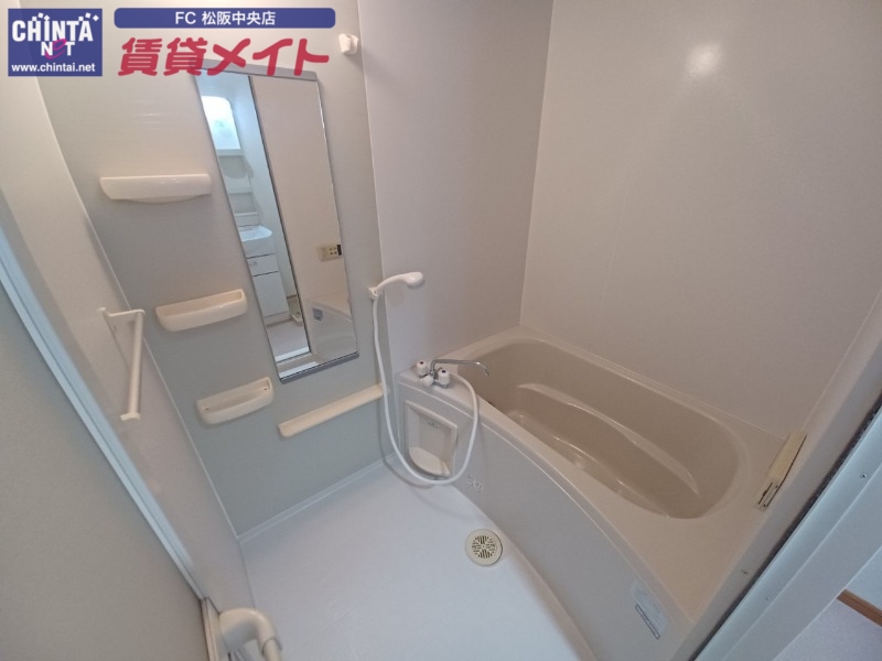 バス・シャワールーム　同型反転タイプのお写真です。