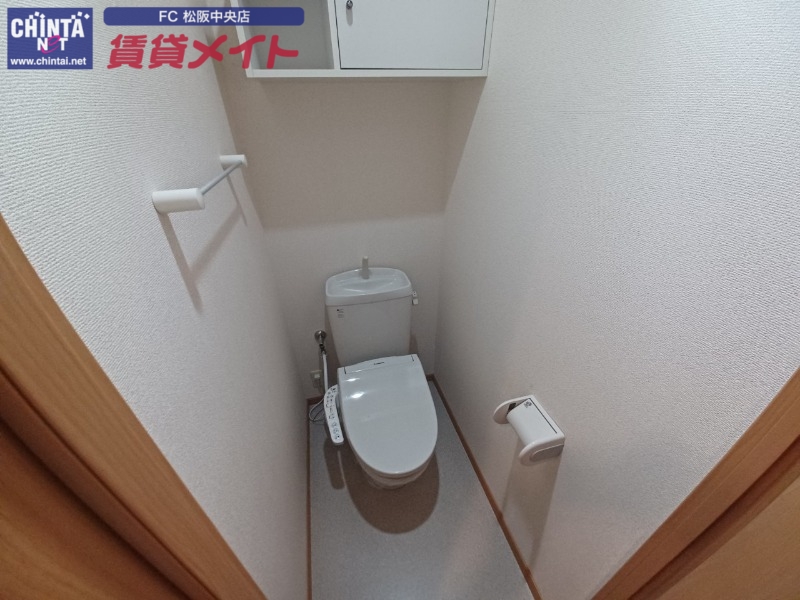 トイレ　同型反転タイプのお写真です。