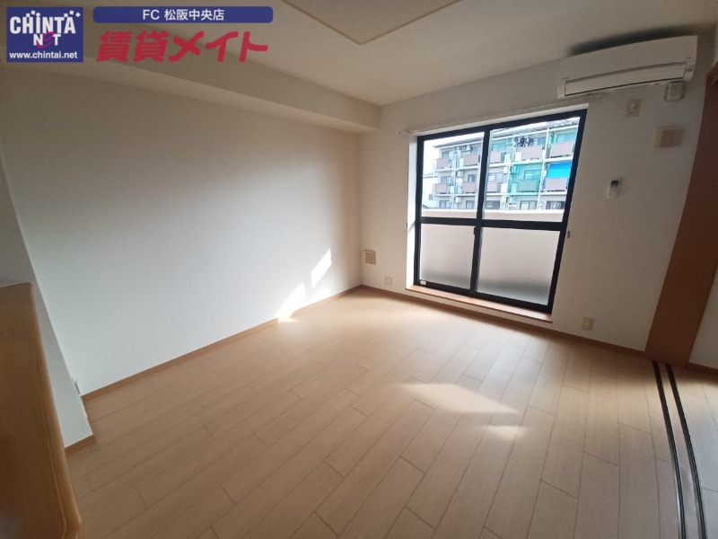 居室・リビング　同型反転タイプのお写真です。