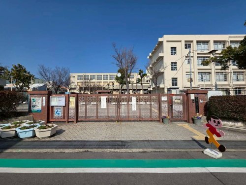 小学校　尼崎市立武庫の里小学校（小学校）まで214m