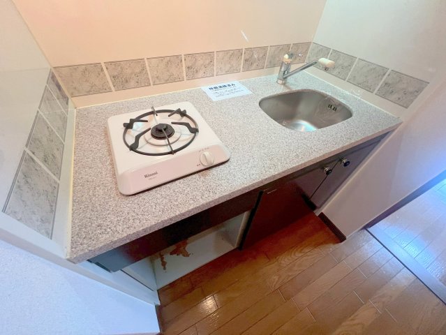 キッチン　スッキリとしたシンプルキッチン。