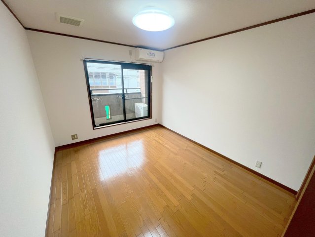 居室・リビング　明るく広々としたリビングです。