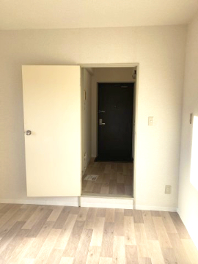 居室・リビング　※写真は別室です