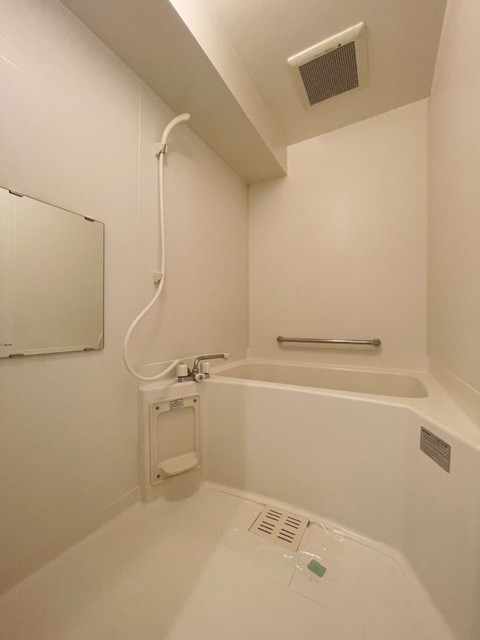 バス・シャワールーム　【浴室】※写真は同間取り反転タイプです。