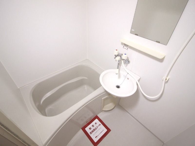 バス・シャワールーム　※反転タイプ別号室の写真となります。