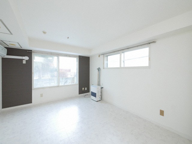 居室・リビング　☆白基調の明るい内装☆