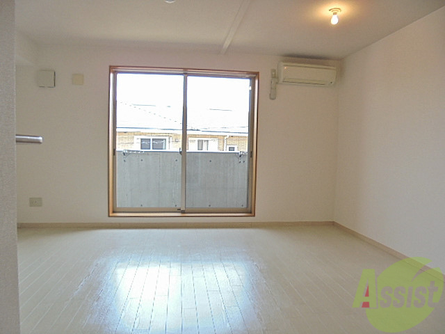 居室・リビング　なんとこちらの物件、ワンちゃんネコちゃんと一緒に暮らせます