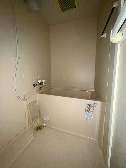 バス・シャワールーム　同物件別号室のものです。