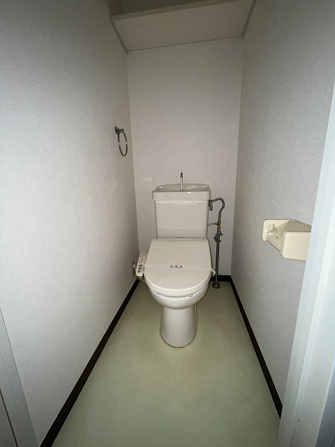 トイレ　同物件別号室のものです。